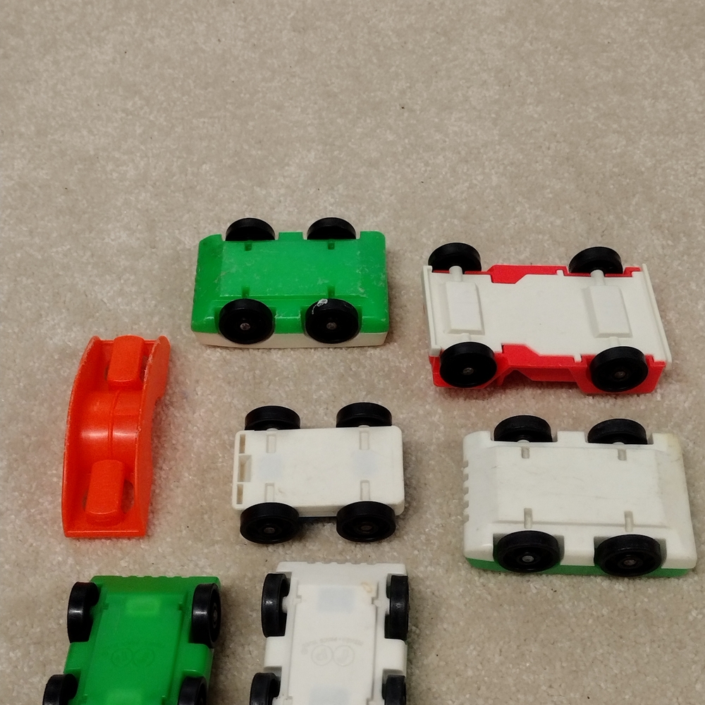 Fisher-Price Colorful Toy Car Set with Figures - Picture 4 of 6
